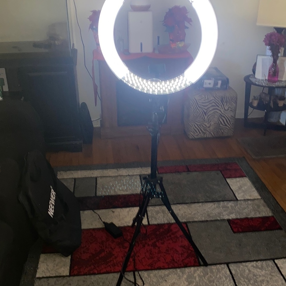 18” ring light gently used
